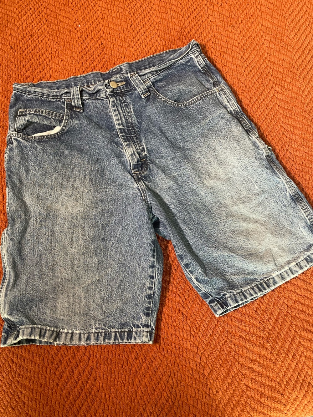 1990s Wrangler Light Blue Denim Men’s cargo Shorts 33- a022